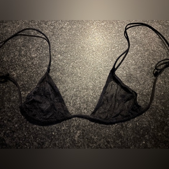 ULTRA FINE LACE MICRO
TRIANGLE BRALETTE | ONYX × 1
ONYX / S - Picture 4 of 9